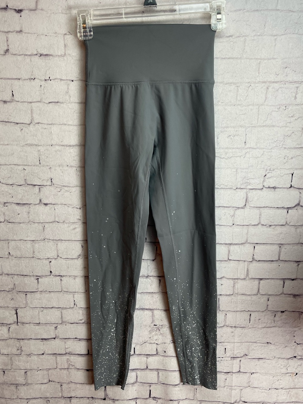 Aerie size XS gray leggings with silver stars